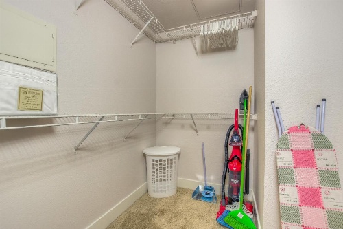 Wilshire Apartment 215 - 3 bedroom image 15